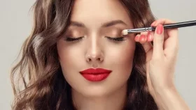 মেকআপ তুলতে গিয়ে ত্বকের ক্ষতি করছেন না তো?