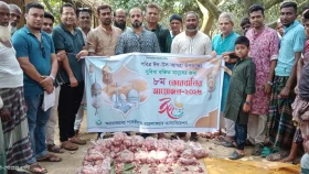 পার্বতীপুরে আশ্রয়ণ প্রকল্পের ৭৫ দরিদ্র পরিবারে মাংস বিতরণ