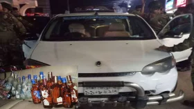 প্রাইভেটকারে হুইস্কি-ভদকা-ফেনসিডিল, অতঃপর ...