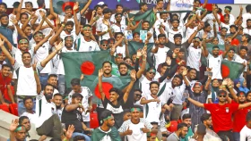 একটা জয়ের আশায় জাতীয় স্টেডিয়ামে ফুটবলপ্রেমীদের ঢল