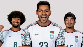 লাল-সবুজ জার্সিতে অভিষেক শমিতের, শুরুর একাদশে নেই জামাল