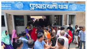 নারী নির্যাতনের ঘটনায় মামলা, আসামি ছিনিয়ে নিতে থানা ঘেরাও