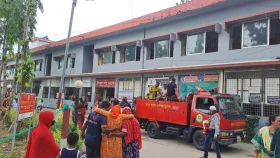 দাউদকান্দি স্বাস্থ্য কমপ্লেক্সে আগুন,  আহত ৩
