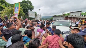 জাফলংয়ে দুই উপদেষ্টার গাড়ি আটকে বিক্ষোভ, ভুয়া ভুয়া স্লোগান
