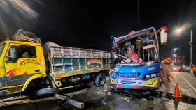 পদ্মা সেতুতে বাস-ট্রাক সংঘর্ষে নিহত ২