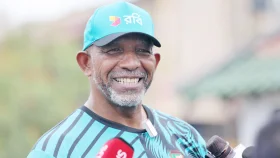 মিরাজের জ্বরকে বাংলাদেশ দলের ‘মিষ্টি মাথাব্যাথা’ বললেন সিমন্স