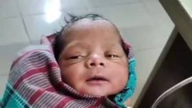 অভাবের তাড়নায় নবজাতক বিক্রি করলেন মা