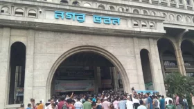 নগর ভবনে ফের ইশরাক সঙ্গে অনুসারীরা