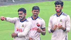 'টেস্ট যুদ্ধে'র ময়দানে কি থাকছেন মিরাজ
