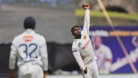 দুই হাতে বোলিং করেন যেসব বোলার; আছেন এক বাংলাদেশিও