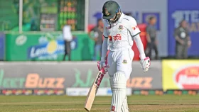 ৭ বলের ব্যবধানে মুশফিক-লিটনের বিদায়