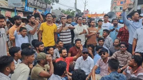 শরীয়তপুরে ছাত্রদলের কমিটি বাতিলের দাবিতে আবারো সড়ক অবরোধ
