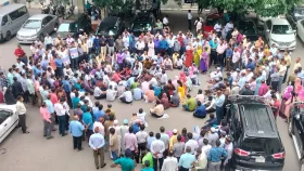 চাকরি অধ্যাদেশ বাতিলের দাবিতে টানা ৫ দিনের বিক্ষোভ সচিবালয়ে