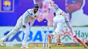 শতরানের জুটি গড়ে রান-আউট মুশফিক; ফের সেঞ্চুরির পথে শান্ত