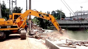 কুষ্টিয়ায় বাপাউবোর জমিতে অবৈধ দখল উচ্ছেদে প্রশাসনের অভিযান