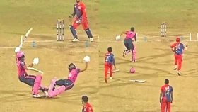 রান নিতে গিয়ে মাঝ পিচে মুখোমুখি সংঘর্ষ