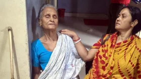 বগুড়ায় ছেলে ও তার স্ত্রীর বিরুদ্ধে বৃদ্ধ মাকে পেটানোর অভিযোগ