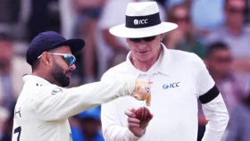 আম্পায়ারের ওপর রাগ দেখিয়ে নিষেধাজ্ঞার শঙ্কায় রিশাভ পান্ত