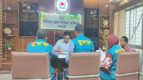নির্বাচন কমিশনের ১৩ কার্যালয়ে দুদকের অভিযান
