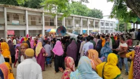 আমানতের টাকা ফেরত পেতে উপজেলা পরিষদ ঘেরাও&nbsp;