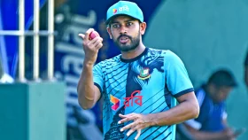 শুধু মিরাজের ওপর ভরসা করতে চান না সিমন্স