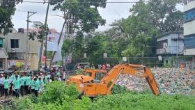 দাউদকান্দিতে খালের মুখে ময়লার বাগাড় পরিচ্ছন্নতা অভিযানে ধানসিঁড়ি