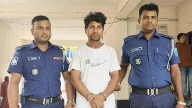 চার স্কুলছাত্রীকে ধর্ষণের অভিযোগে শিক্ষক গ্রেপ্তার, বাসা থেকে উদ্ধার ৩ ছাত্রী