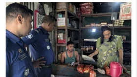 চন্দনাইশে অস্বাস্থ্যকর পরিবেশে পণ্য তৈরি, বেকারিকে জরিমানা