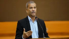 &lsquo;আমাকে ভারতের দালাল বানানো হয়&rsquo;&mdash;সংলাপে ক্ষোভ ঝাড়লেন আইন উপদেষ্টা