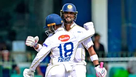 শতরানের জুটিতে আরও শক্ত অবস্থানে লঙ্কানরা