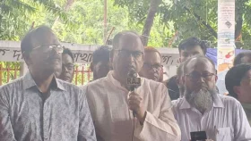 আদর-আপ্যায়ন না করে শেখ হাসিনাকে পুশইন করুন: দুদু