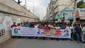 শেখ হাসিনা ও দোসরদের বিচার দাবিতে জামালপুরে বিক্ষোভ