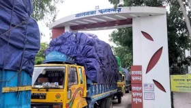 এনবিআরের কর্মবিরতিতে স্থবির বাংলাবান্ধা স্থলবন্দরের আমদানি-রপ্তানি