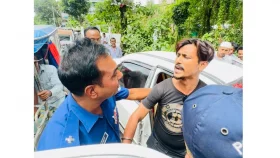 মুন্সীগঞ্জে ধস্তাধস্তিতে ৩ পুলিশ আহত, রিভলবার-গুলিসহ যুবক গ্রেপ্তার