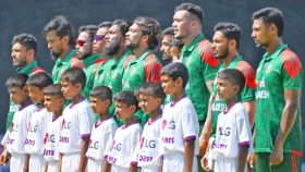 ফিল্ডিংয়ে বাংলাদেশ; তানভীর-ইমনের ওয়ানডে অভিষেক