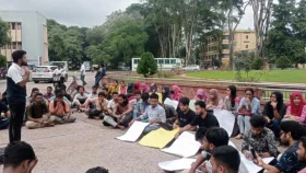 রাবিতে ফোকলোর বিভাগের নাম পরিবর্তনের দাবিতে আবারও অনশনে শিক্ষার্থীরা
