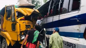 পাবনায় বাস-ট্রাক সংঘর্ষে নিহত ৩