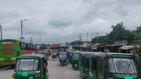 বিশনন্দী ফেরিঘাটে চাঁদাবাজির প্রতিবাদে সিএনজি চালকদের ধর্মঘট&nbsp;