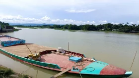 কলমাকান্দায় অবৈধভাবে বালু পরিবহনে আটক ৩, নৌকা জব্দ