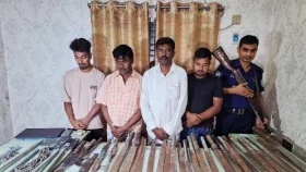 গাইবান্ধায় অস্ত্রসহ গ্রেপ্তার ৪