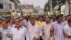 রাজধানীতে জাহাঙ্গীর হোসেনের উদ্যোগে লিফলেট বিতরণ