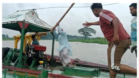 মুন্সীগঞ্জে অবৈধ বালু উত্তোলন, গ্রামবাসীর হামলা-ড্রেজার ভাঙচুর