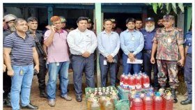 যৌথবাহিনীর সহায়তায় সিদ্ধিরগঞ্জে চোরাই তেলের আস্তানায় অভিযান