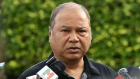 ভুল স্বীকার করে মোসাদ্দেকের কাছে ক্ষমা চাইলেন লিপু