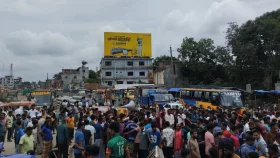 গাইবান্ধায় ইপিজেড বাস্তবায়নের দাবিতে মহাসড়ক অবরোধ