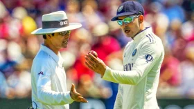 শরফুদ্দৌলার সঙ্গে গিলের বাদানুবাদ, দেড় ঘন্টায় দুই বার বল পরিবর্তন