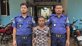 দুর্গাপুরে ভারতীয় নাগরিক আটক