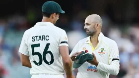 স্টার্কের চাই ৫ উইকেট, লায়নের দরকার ২