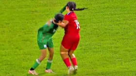 খেলার মধ্যে চুল  টানাটানি, লাল কার্ড দেখলেন সাগরিকা-সিমরান