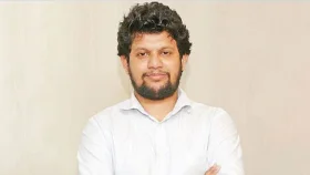 বড় শয়তান আমাদের কাঁধে শ্বাস ফেলছে: মাহফুজ আলম